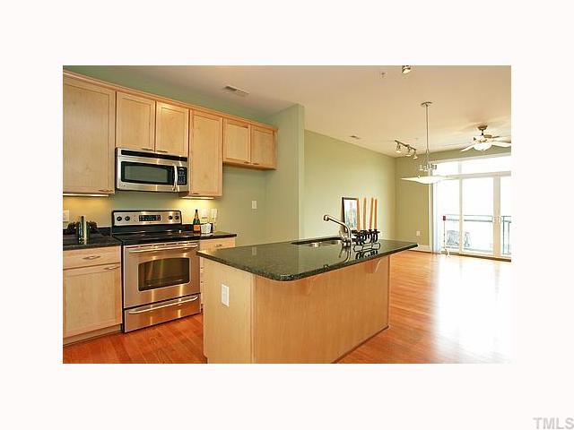 444 South Blount Street, Unit 304 Raleigh, NC 27601 - Photo 4 of 10 Kitchen with garnite counters. Refrig and W/D convey.
