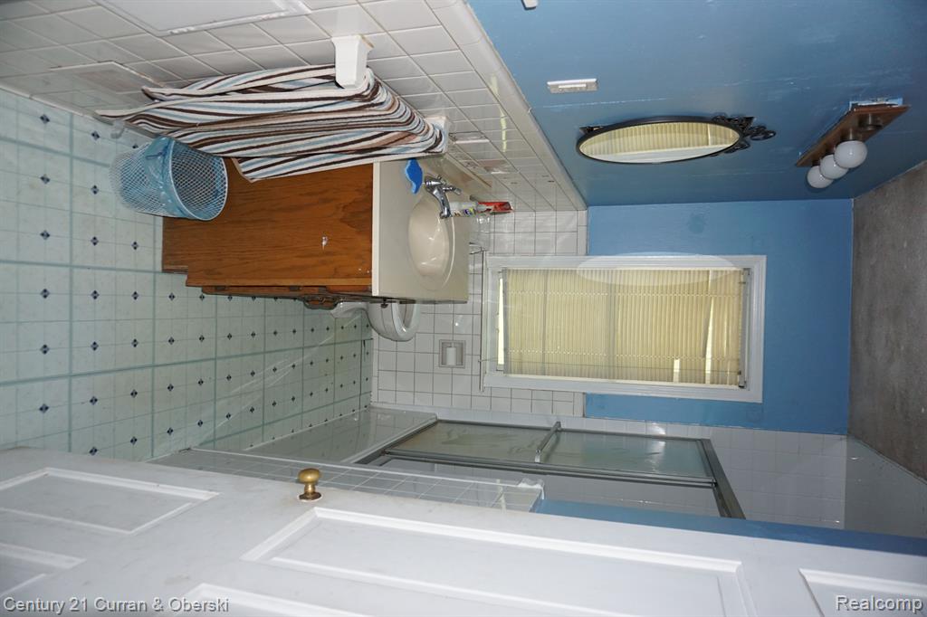 5043 South Wayne Road Wayne, MI 48184 - Photo 12 of 25