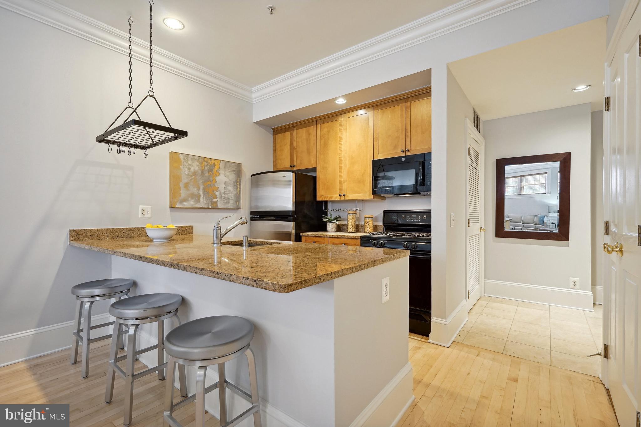 1520 O Street Northwest, Unit T8 Washington, DC 20005 - Photo 5 of 20 Spacious granite island for entertaining