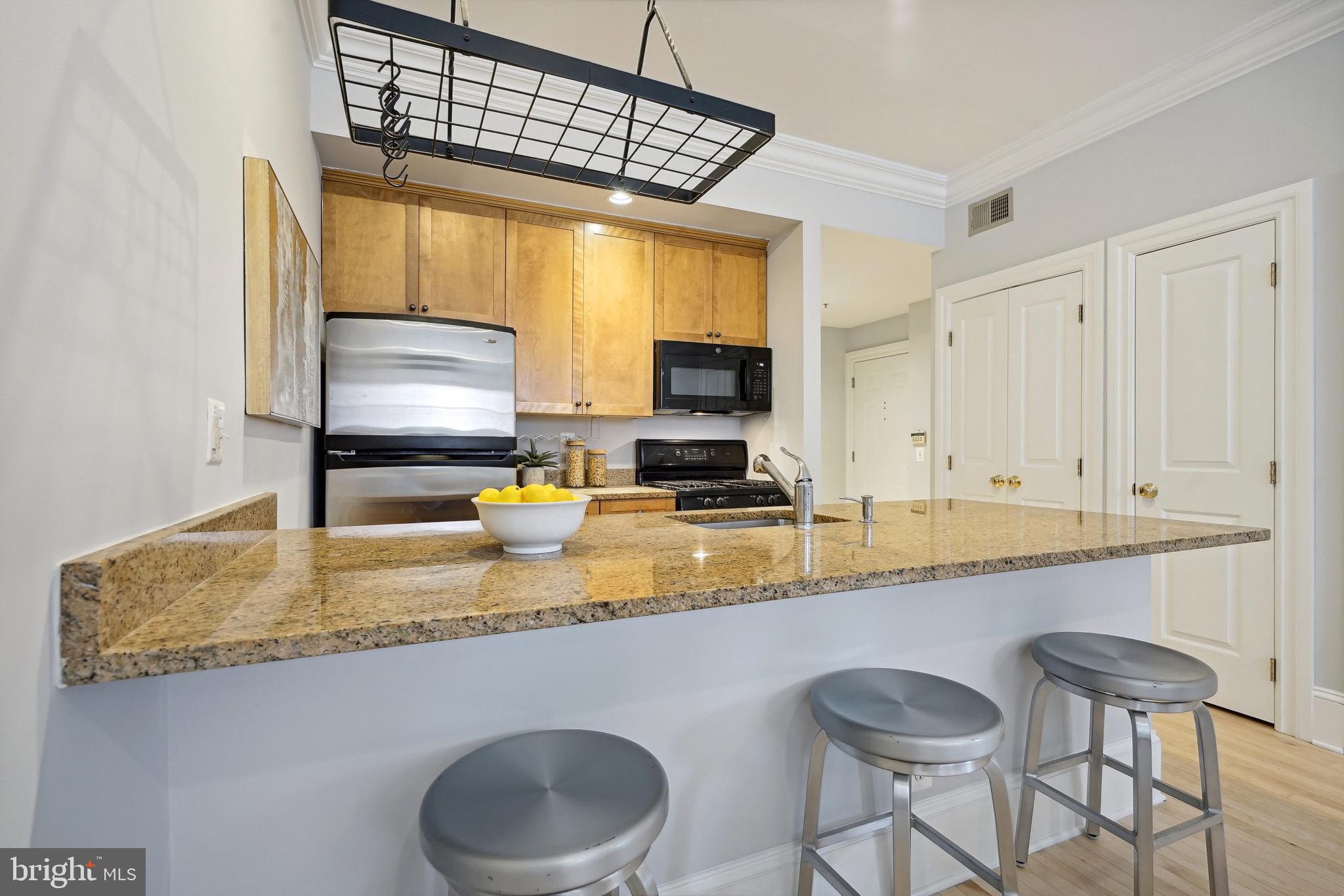 1520 O Street Northwest, Unit T8 Washington, DC 20005 - Photo 6 of 20 Microwave replaced in 2022