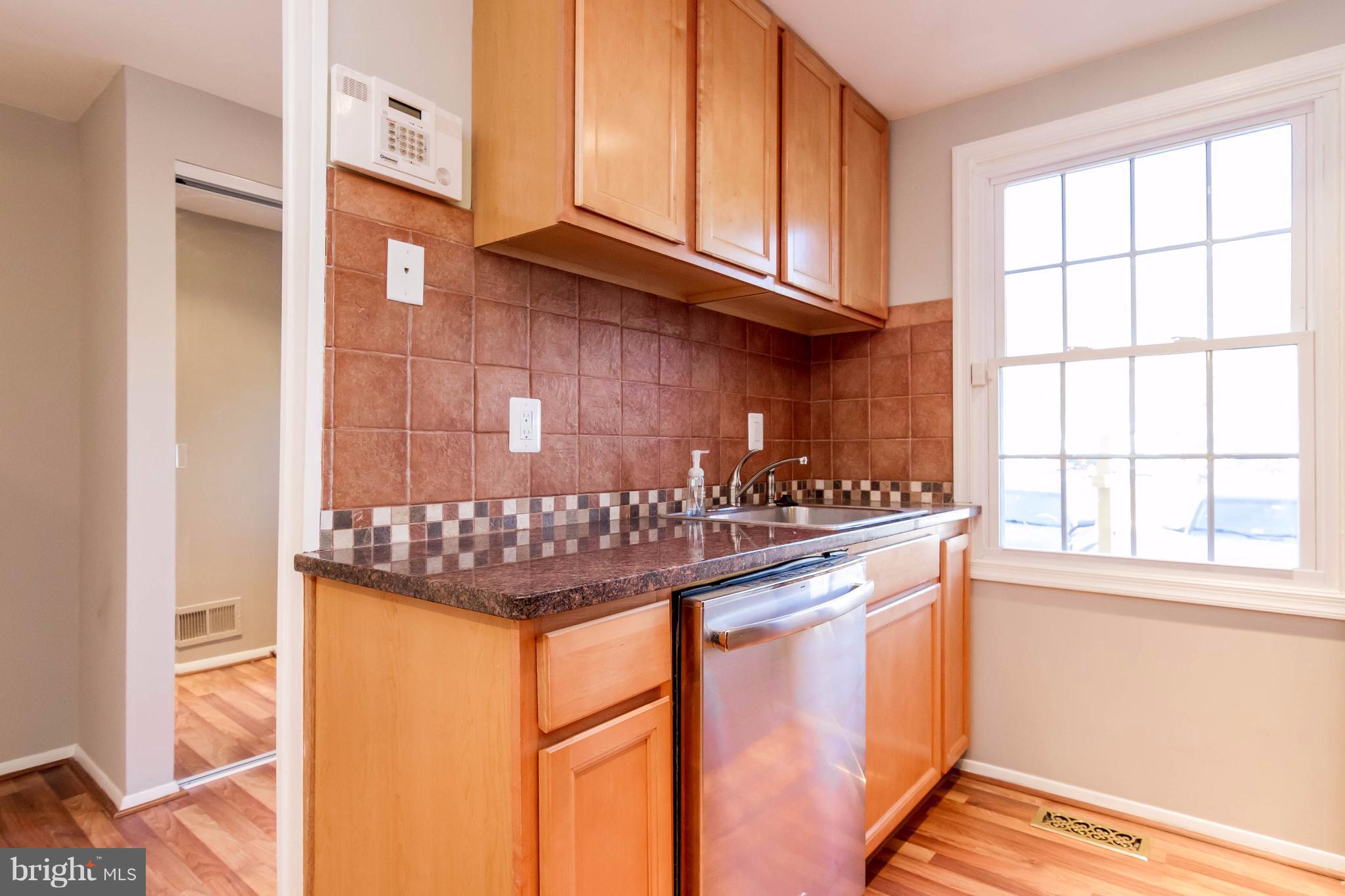 8030 Grandview Court Springfield, VA 22153 - Photo 8 of 27 Kitchen, granite, pergo floor, recessed lighting