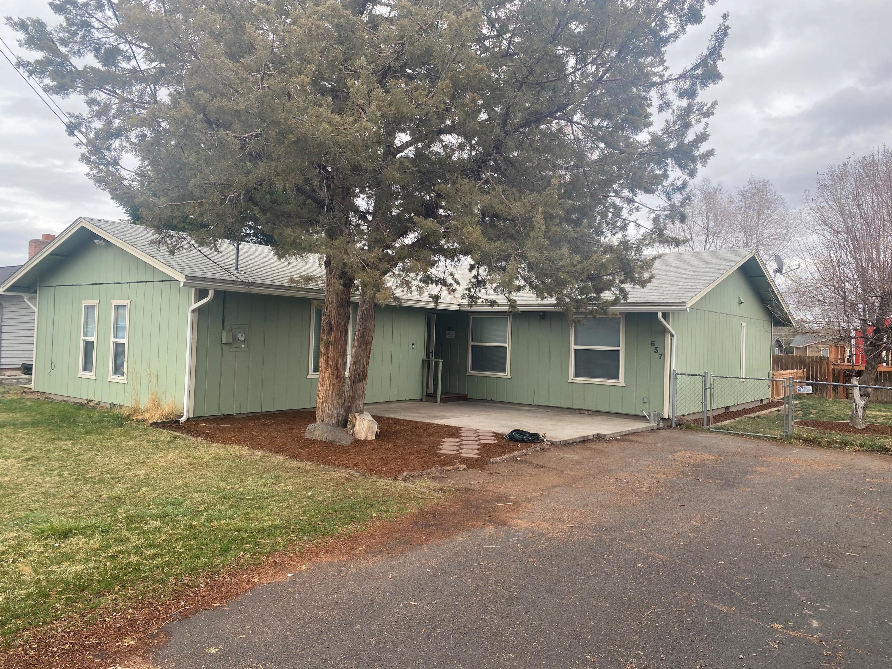 657 Southwest 1st Street Madras, OR 97741 - Photo 1 of 17 Front