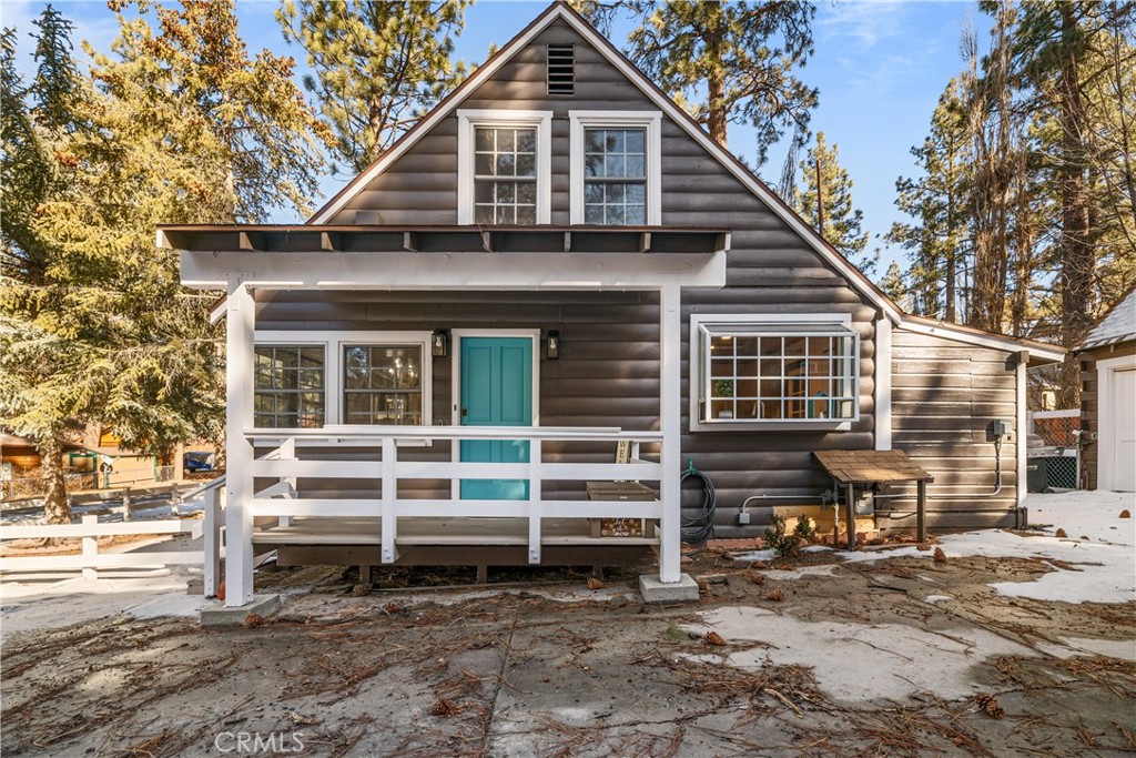 660 Barrett Way Big Bear City, CA 92314 - Photo 4 of 32 a front view of a house with a yard