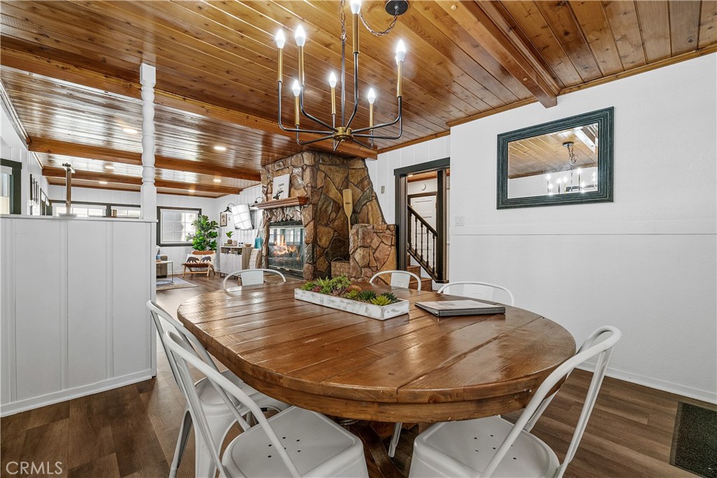 660 Barrett Way Big Bear City, CA 92314 - Photo 6 of 32 a room with table and chairs