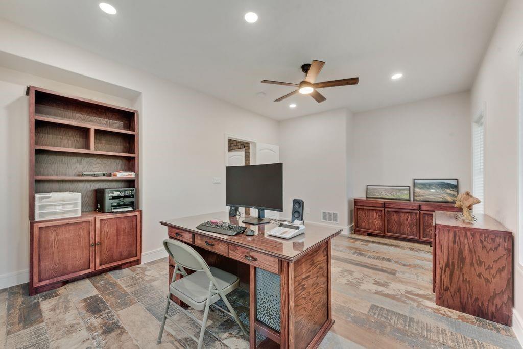 11167 Plainview Road Krum, TX 76249 - Photo 32 of 40