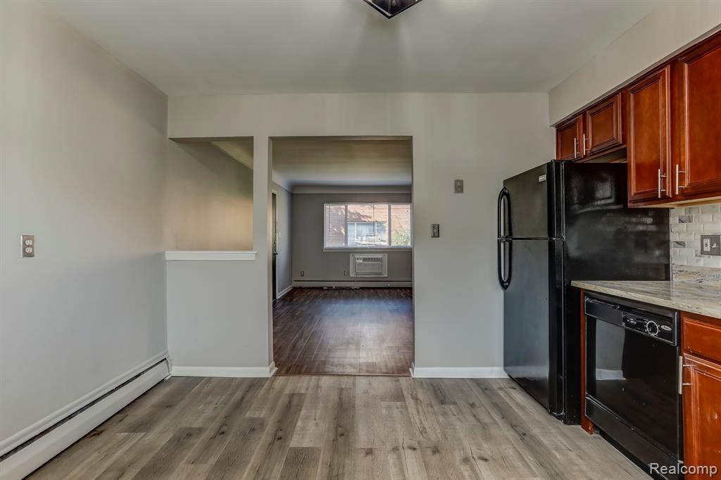 629 West Maple Road, Unit 5 Clawson, MI 48017 - Photo 11 of 14