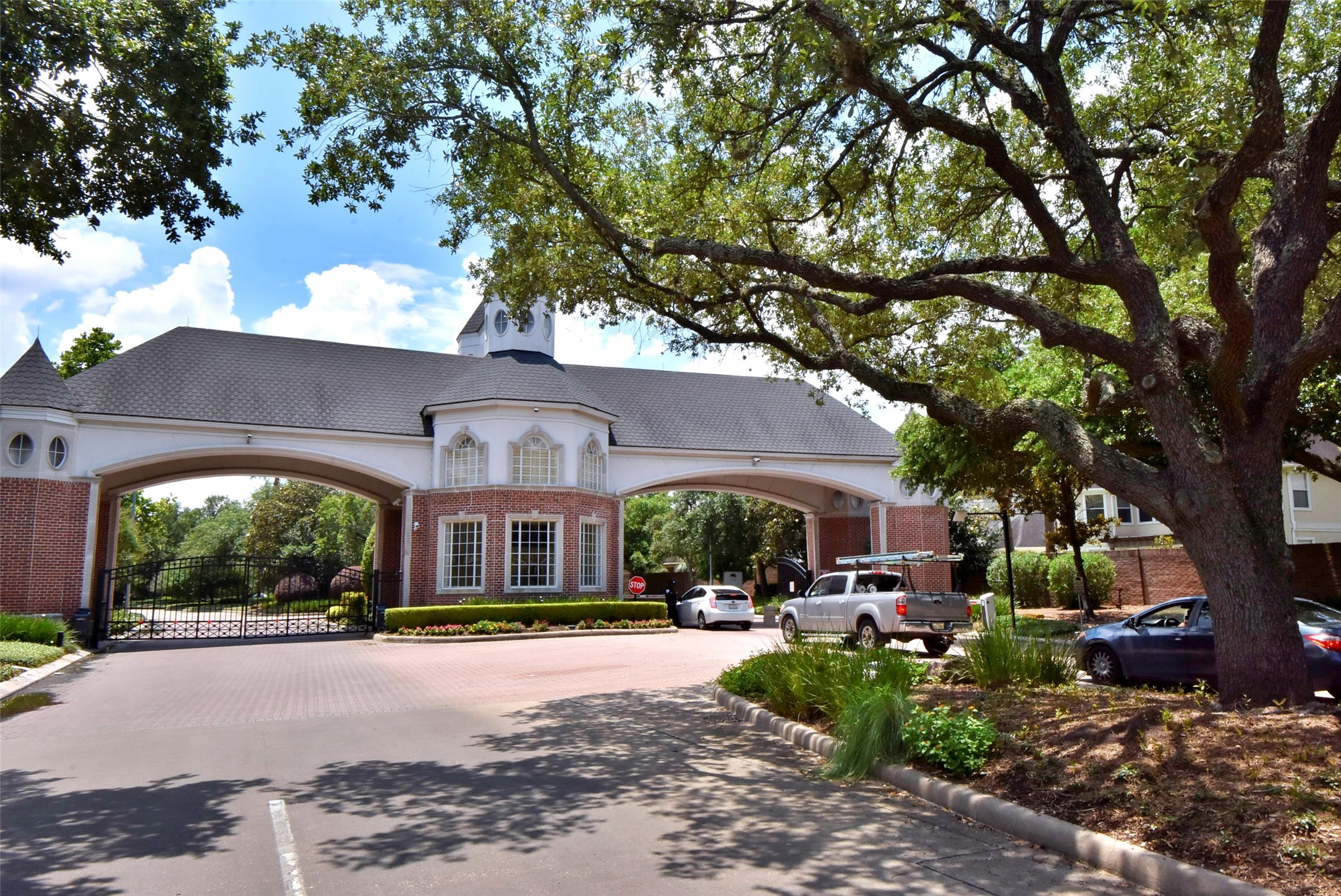2014 Split Branch Court Houston, TX 77077 - Photo 41 of 47 a front view of a house with a garden
