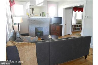 504 Hollen Road Baltimore, MD 21212 - Photo 4 of 22 Living Room