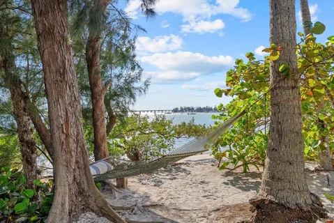 $5,995,000 | 7143 La Lenaire Drive, Longboat Key, FL 34228