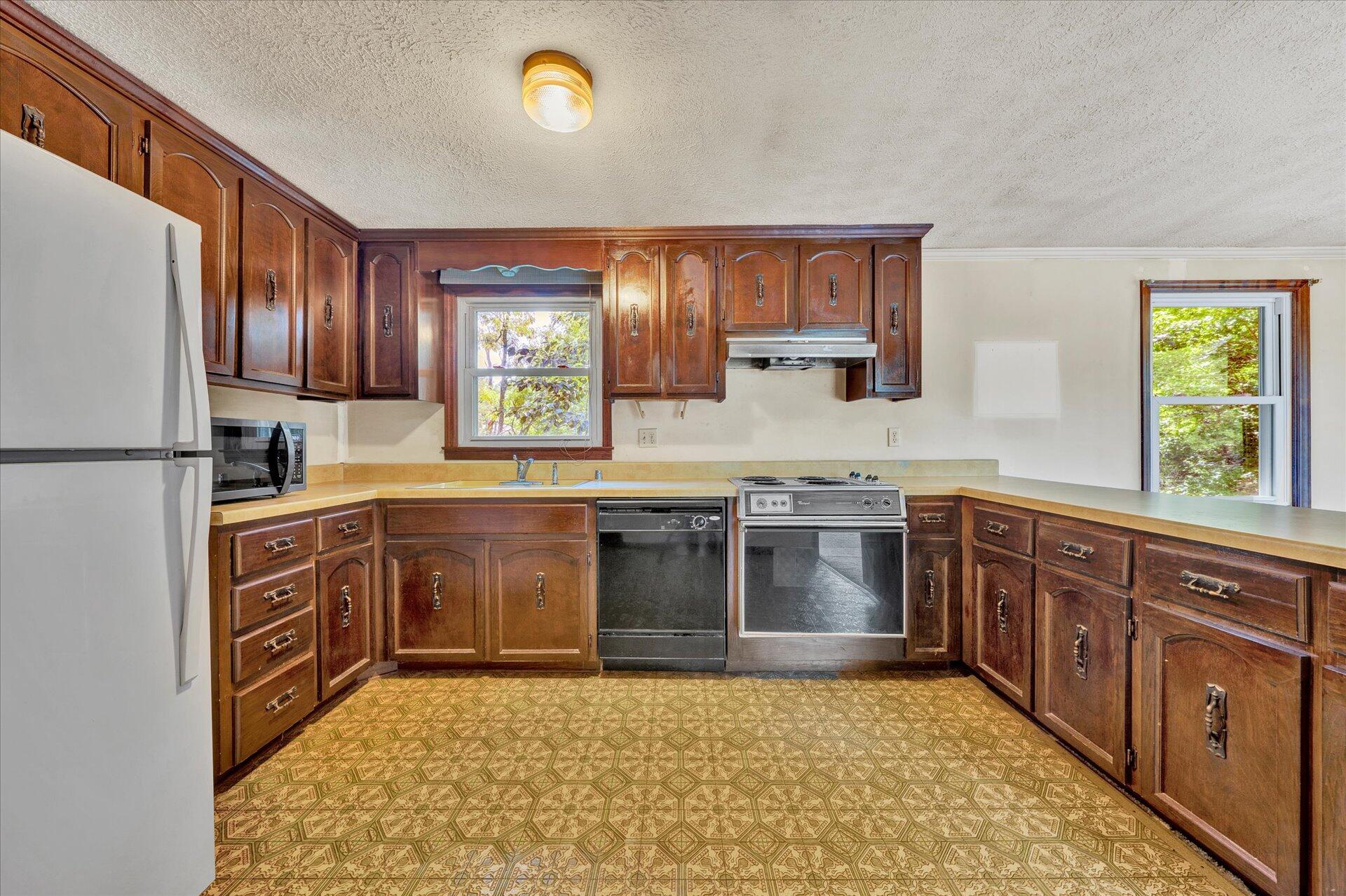 708 High Point Road Moneta, VA 24121 - Photo 15 of 40 15-DSC00025