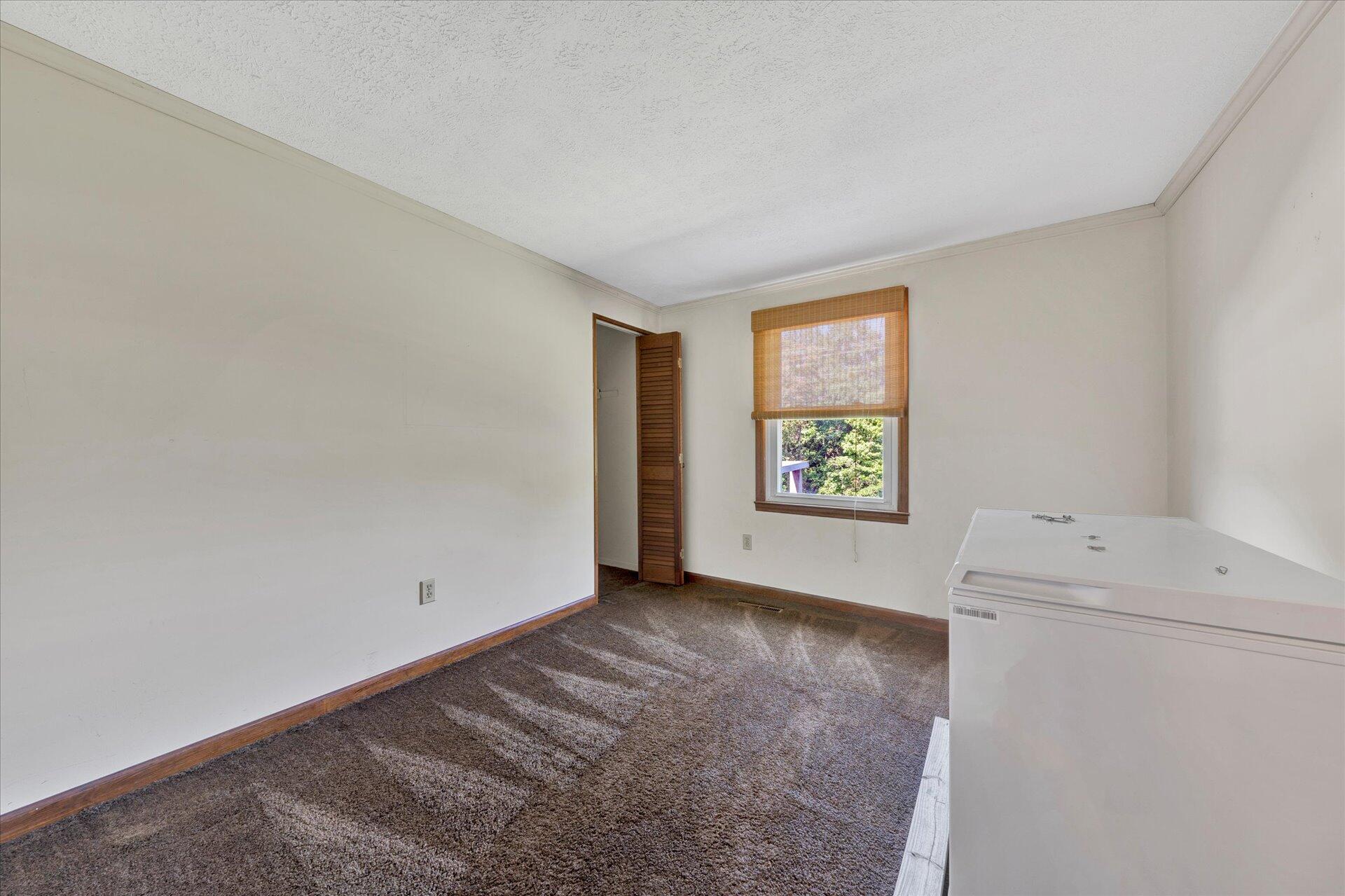 708 High Point Road Moneta, VA 24121 - Photo 19 of 40 19-DSC00064