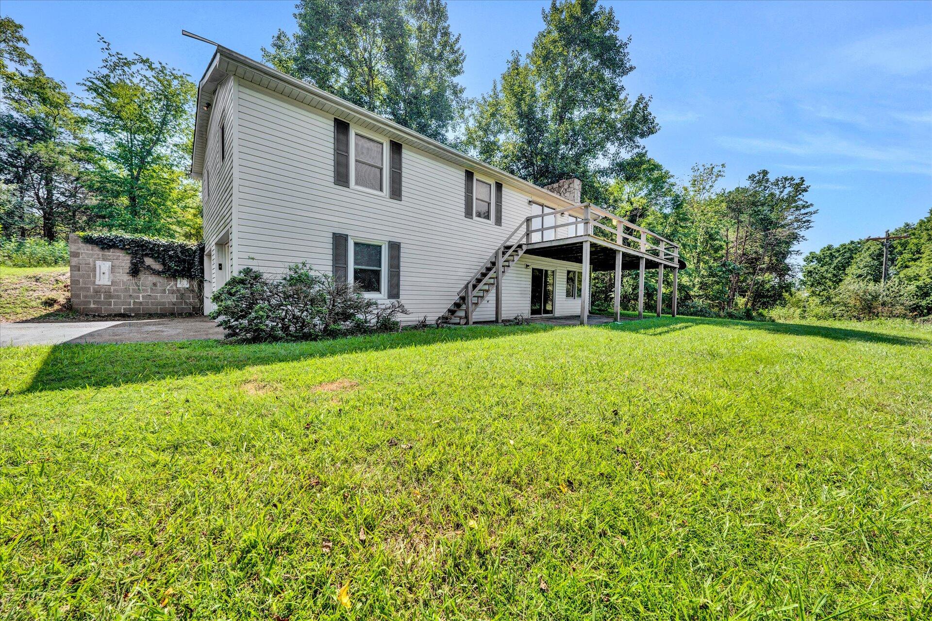 708 High Point Road Moneta, VA 24121 - Photo 2 of 40 02-DSC00079