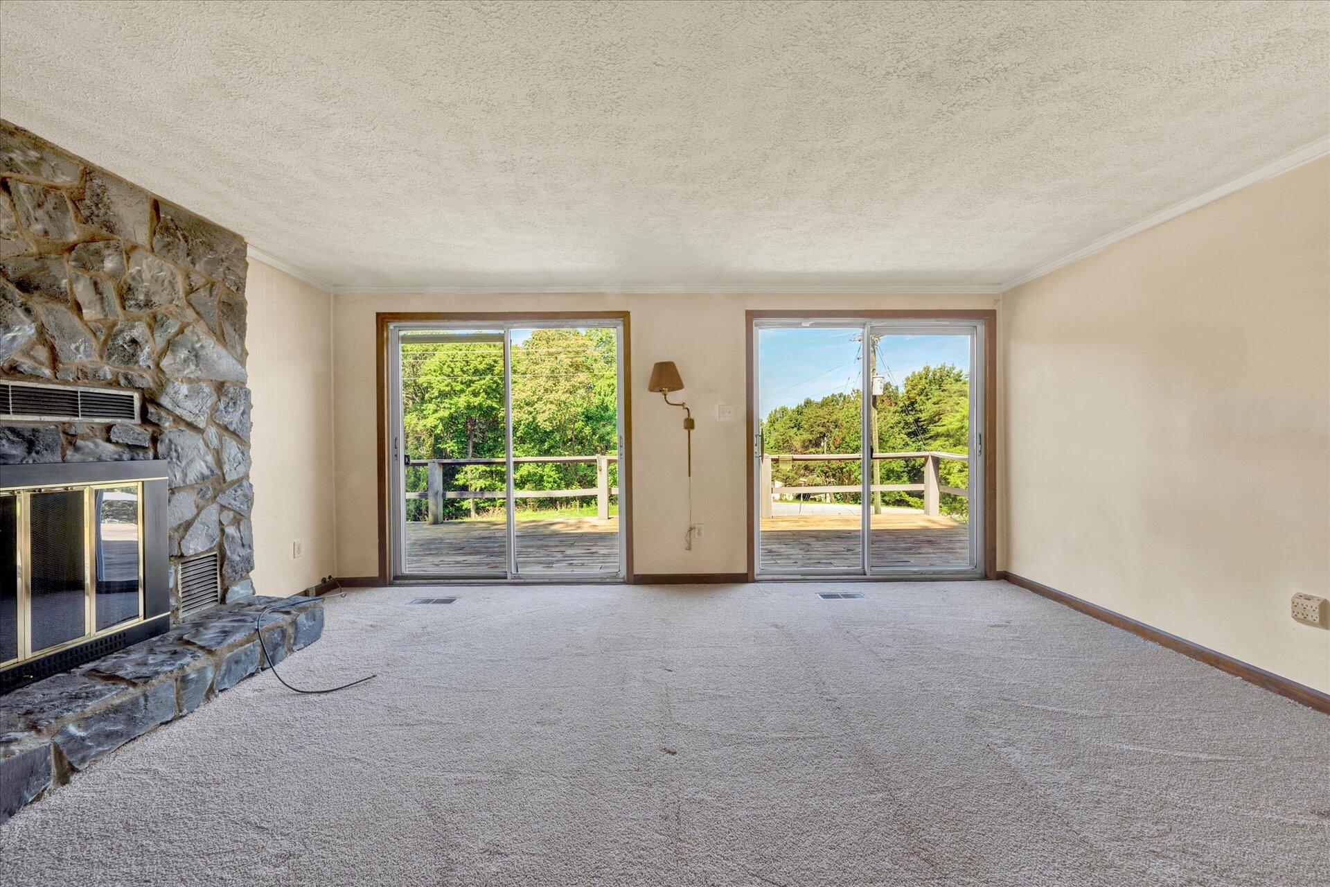 708 High Point Road Moneta, VA 24121 - Photo 8 of 40 08-DSC00034