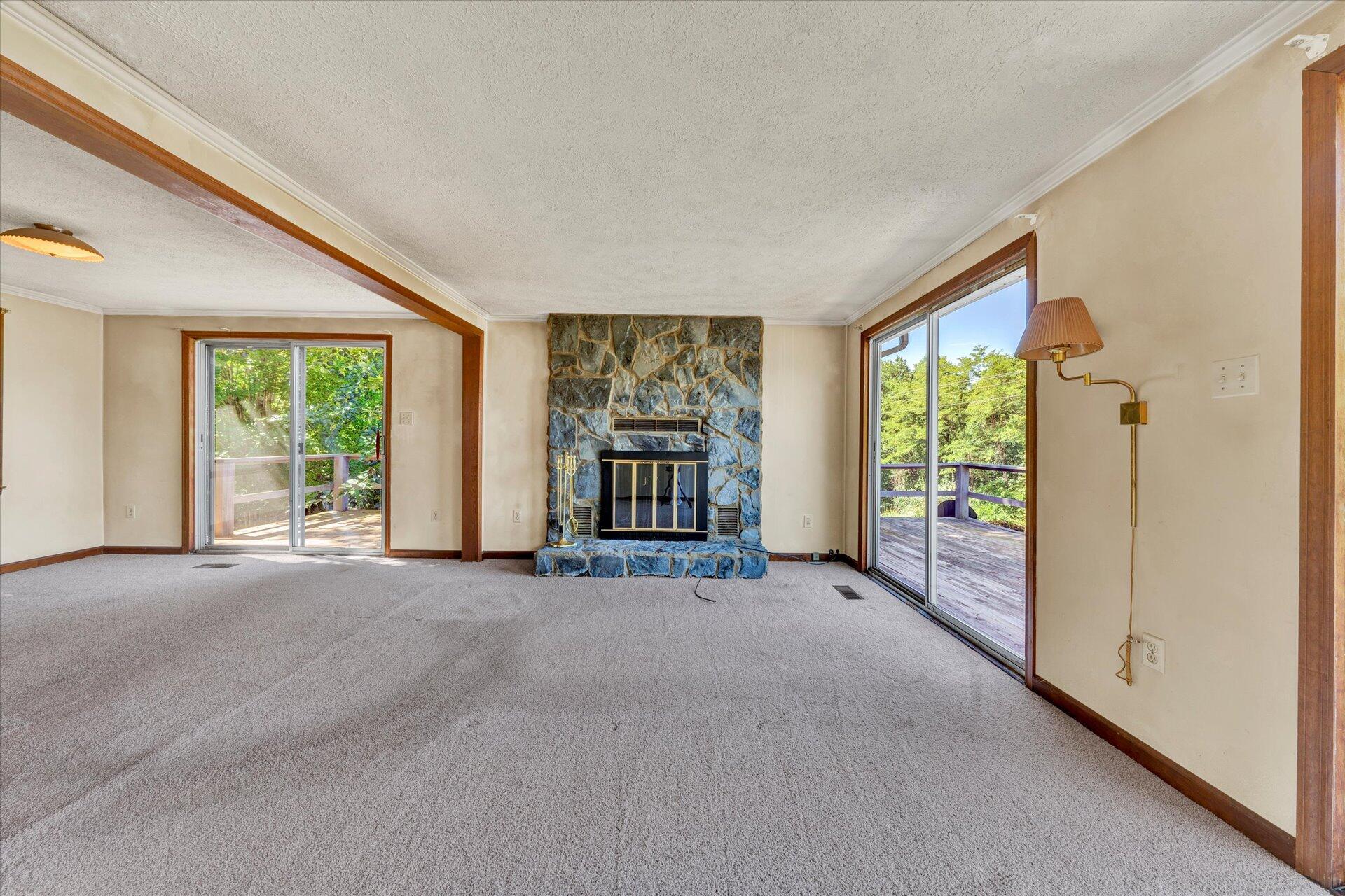 708 High Point Road Moneta, VA 24121 - Photo 9 of 40 09-DSC00040