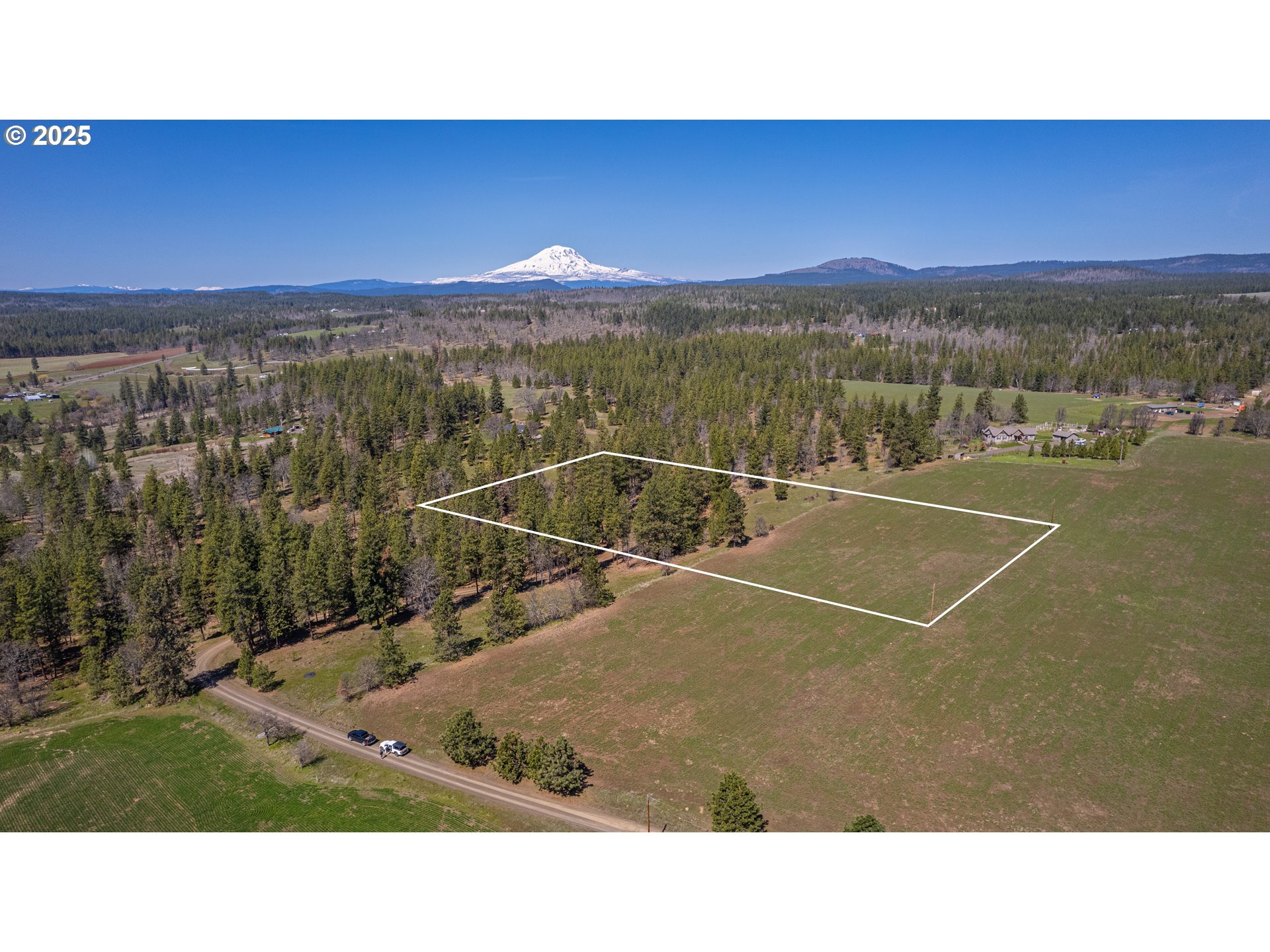 10 Outback Road Goldendale, WA 98620 - Photo 3 of 6 a view of a tennis court