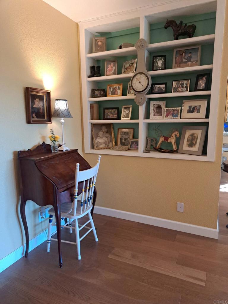 40752 Via De La Roca Fallbrook, CA 92028 - Photo 14 of 37 a view of a dining room with furniture and a book shelf