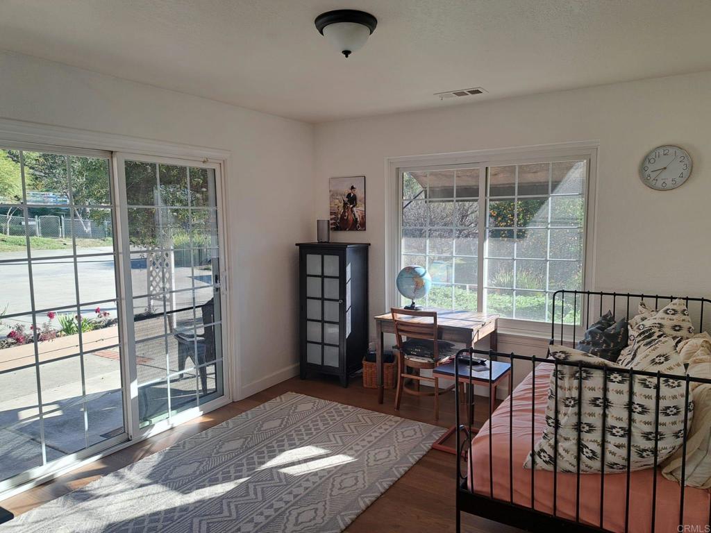 40752 Via De La Roca Fallbrook, CA 92028 - Photo 15 of 37 a view of a livingroom with furniture