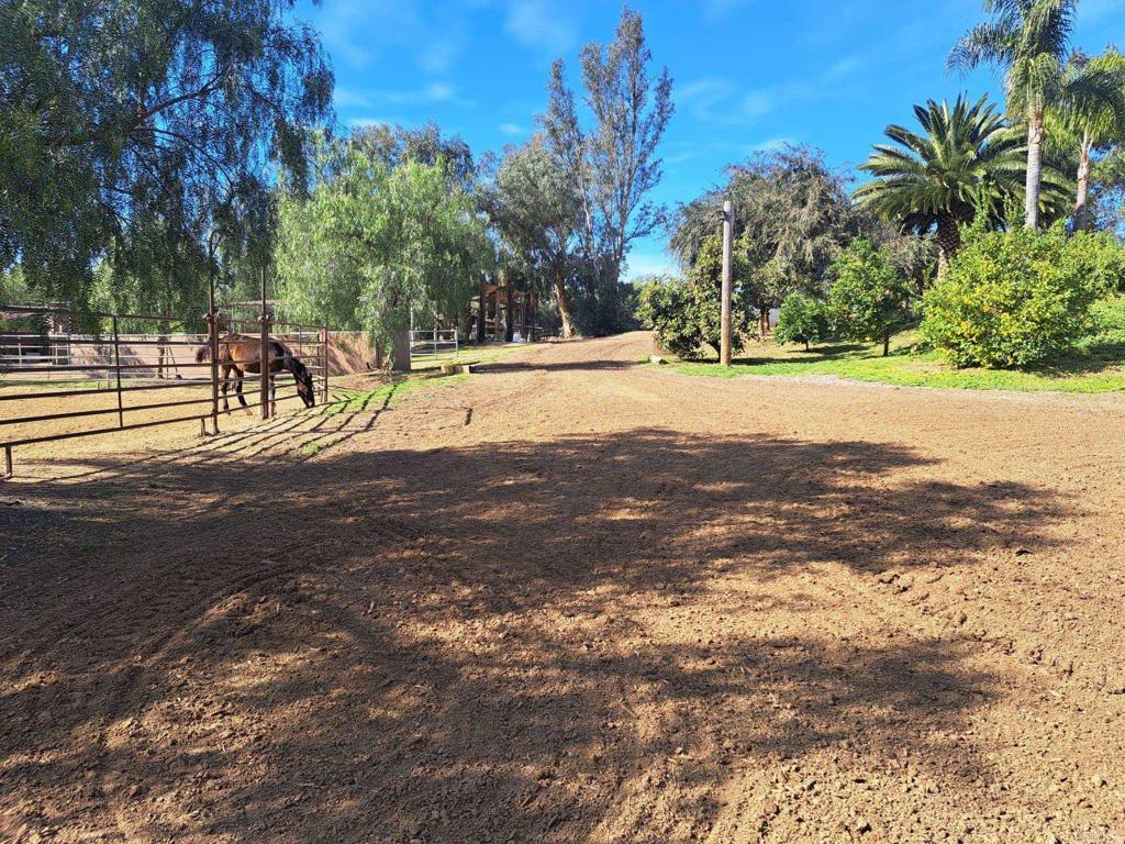 40752 Via De La Roca Fallbrook, CA 92028 - Photo 31 of 37