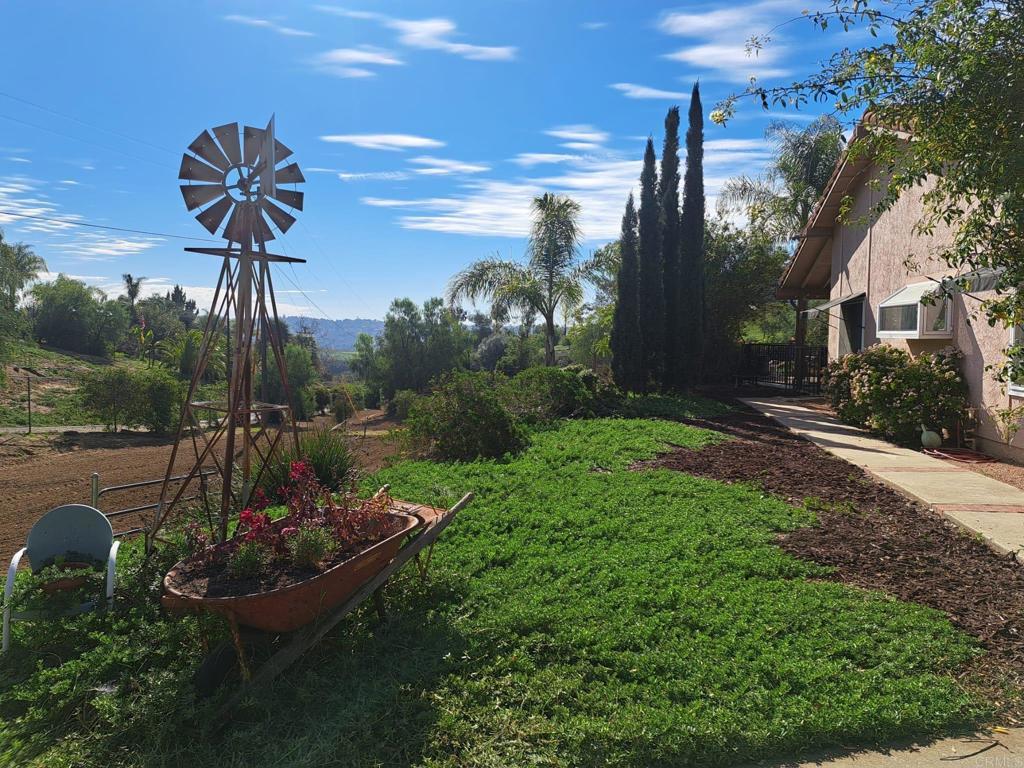 40752 Via De La Roca Fallbrook, CA 92028 - Photo 34 of 37 a view of a porch in front of house