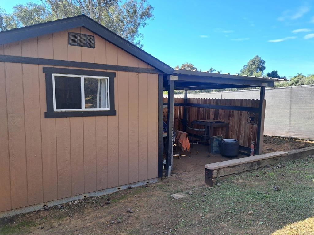 40752 Via De La Roca Fallbrook, CA 92028 - Photo 36 of 37 a front view of a house with garden
