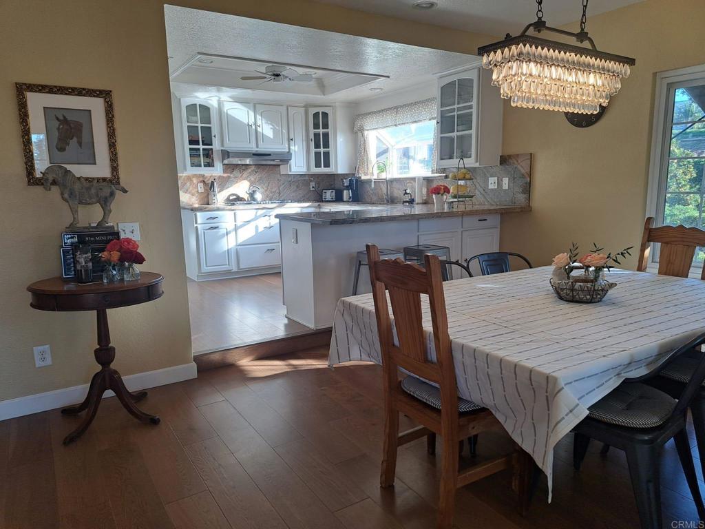 40752 Via De La Roca Fallbrook, CA 92028 - Photo 6 of 37 a dining room with furniture and window