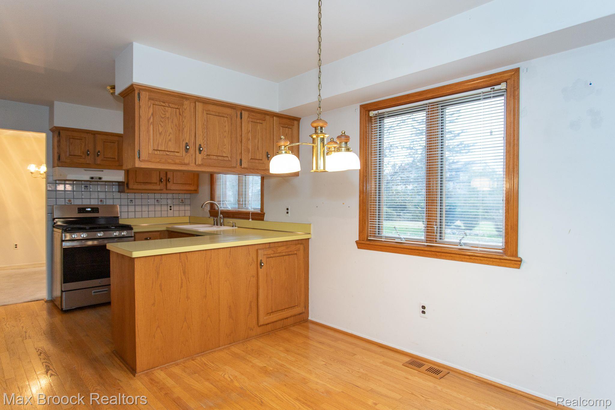 821 Hampton Circle Rochester, MI 48307 - Photo 19 of 60 Gallery Image 19