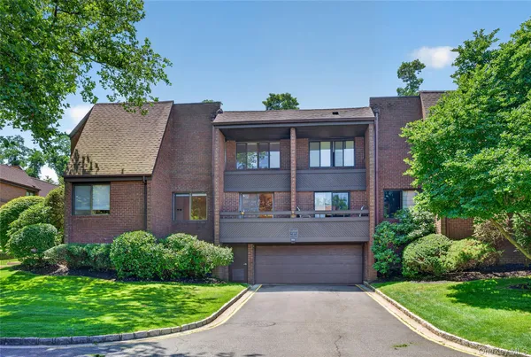 $6,400 | 46 Acorn Ponds Drive, Roslyn, NY 11576