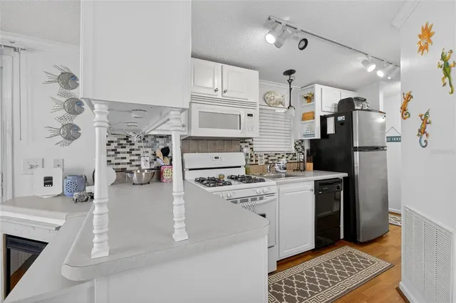 $84,000 | 1339 Old Lakeport Road Northwest, Unit 2B, Moore Haven, FL 33471