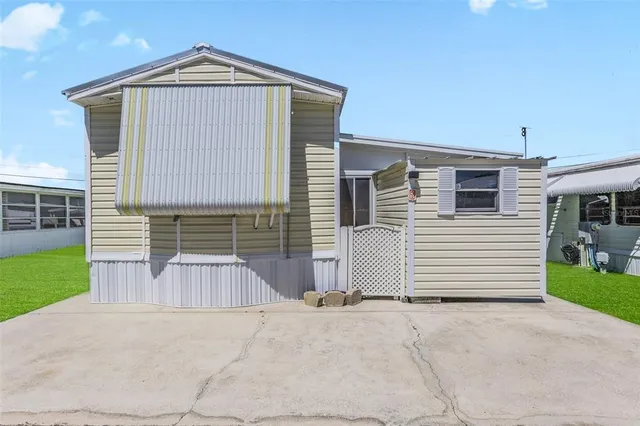 $84,000 | 1339 Old Lakeport Road Northwest, Unit 2B, Moore Haven, FL 33471