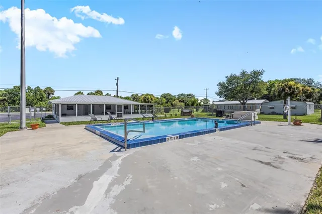 $84,000 | 1339 Old Lakeport Road Northwest, Unit 2B, Moore Haven, FL 33471