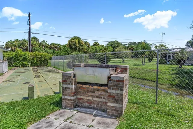 $84,000 | 1339 Old Lakeport Road Northwest, Unit 2B, Moore Haven, FL 33471