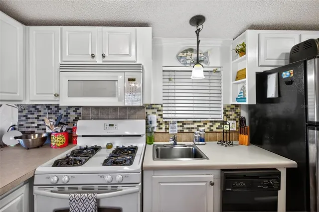 $84,000 | 1339 Old Lakeport Road Northwest, Unit 2B, Moore Haven, FL 33471