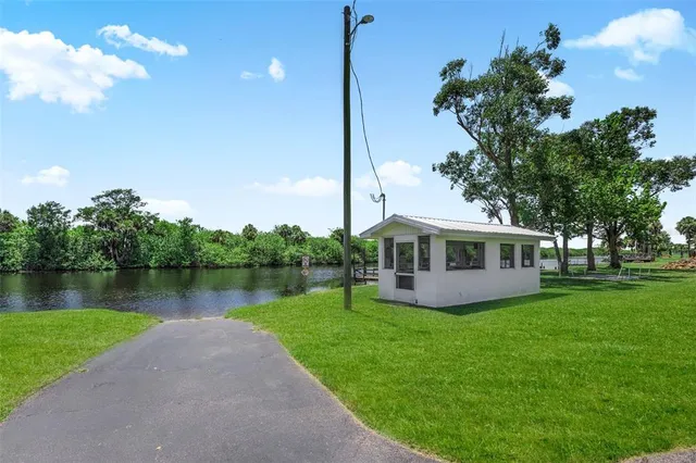 $84,000 | 1339 Old Lakeport Road Northwest, Unit 2B, Moore Haven, FL 33471