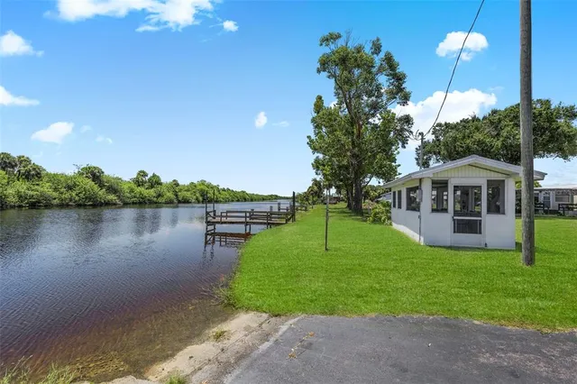 $84,000 | 1339 Old Lakeport Road Northwest, Unit 2B, Moore Haven, FL 33471