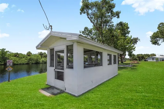 $84,000 | 1339 Old Lakeport Road Northwest, Unit 2B, Moore Haven, FL 33471