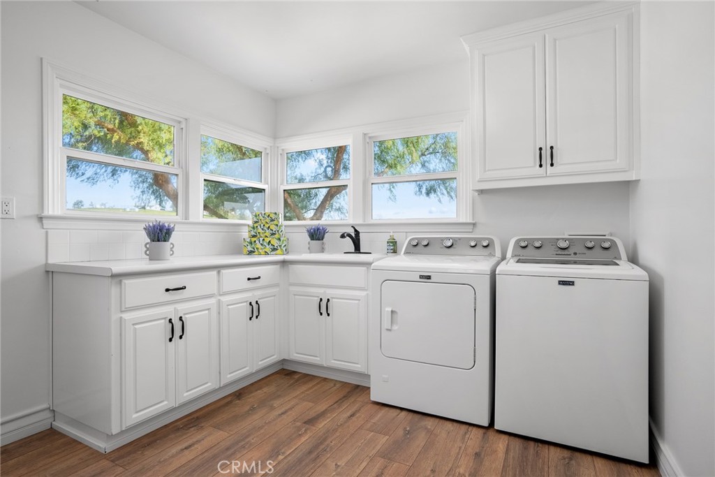550 Villa Lots Road Paso Robles, CA 93446 - Photo 20 of 31 Laundry room