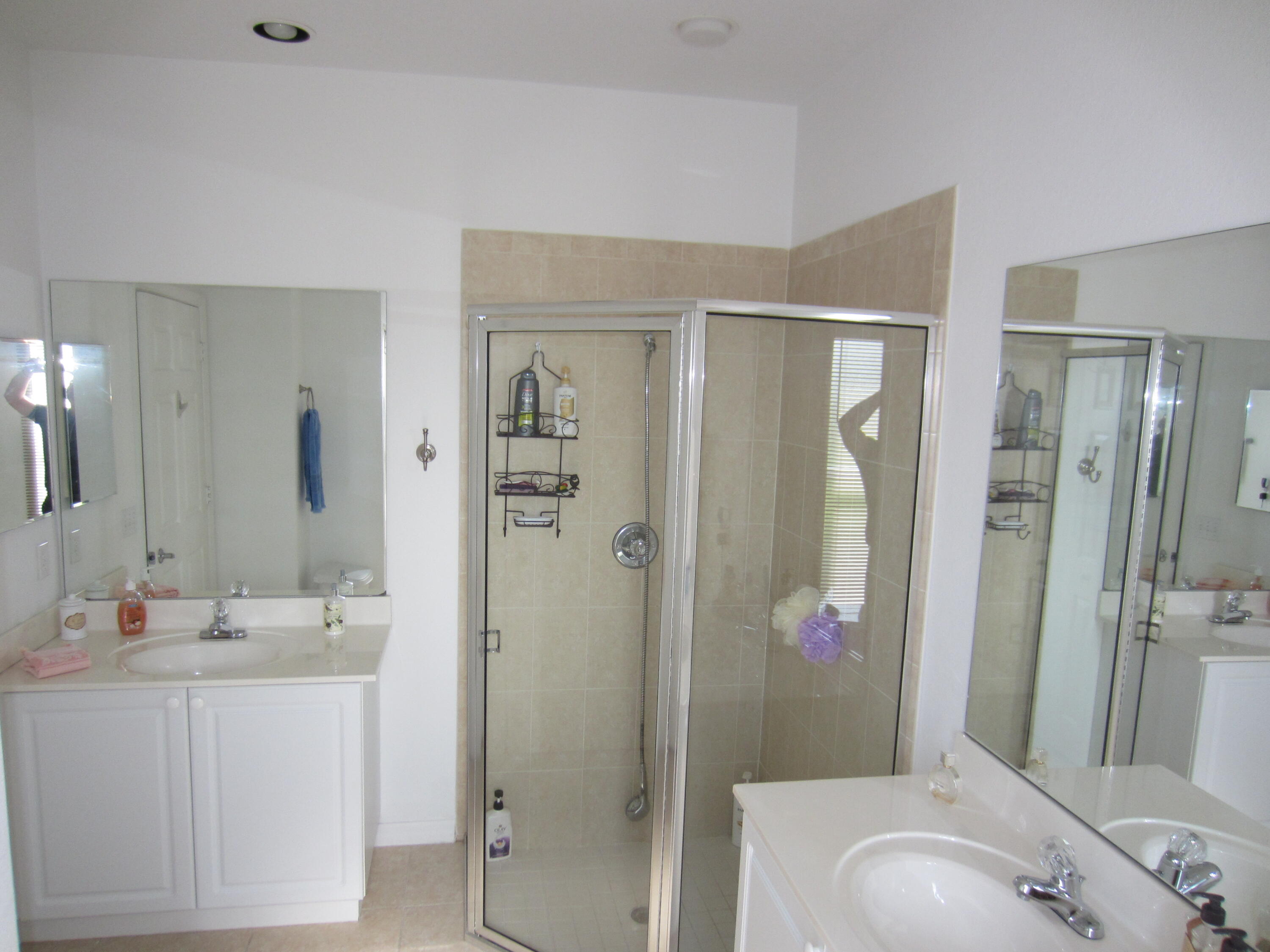 1813 Lakefront Boulevard, Unit B2 Fort Pierce, FL 34982 - Photo 14 of 25 IMG_2071