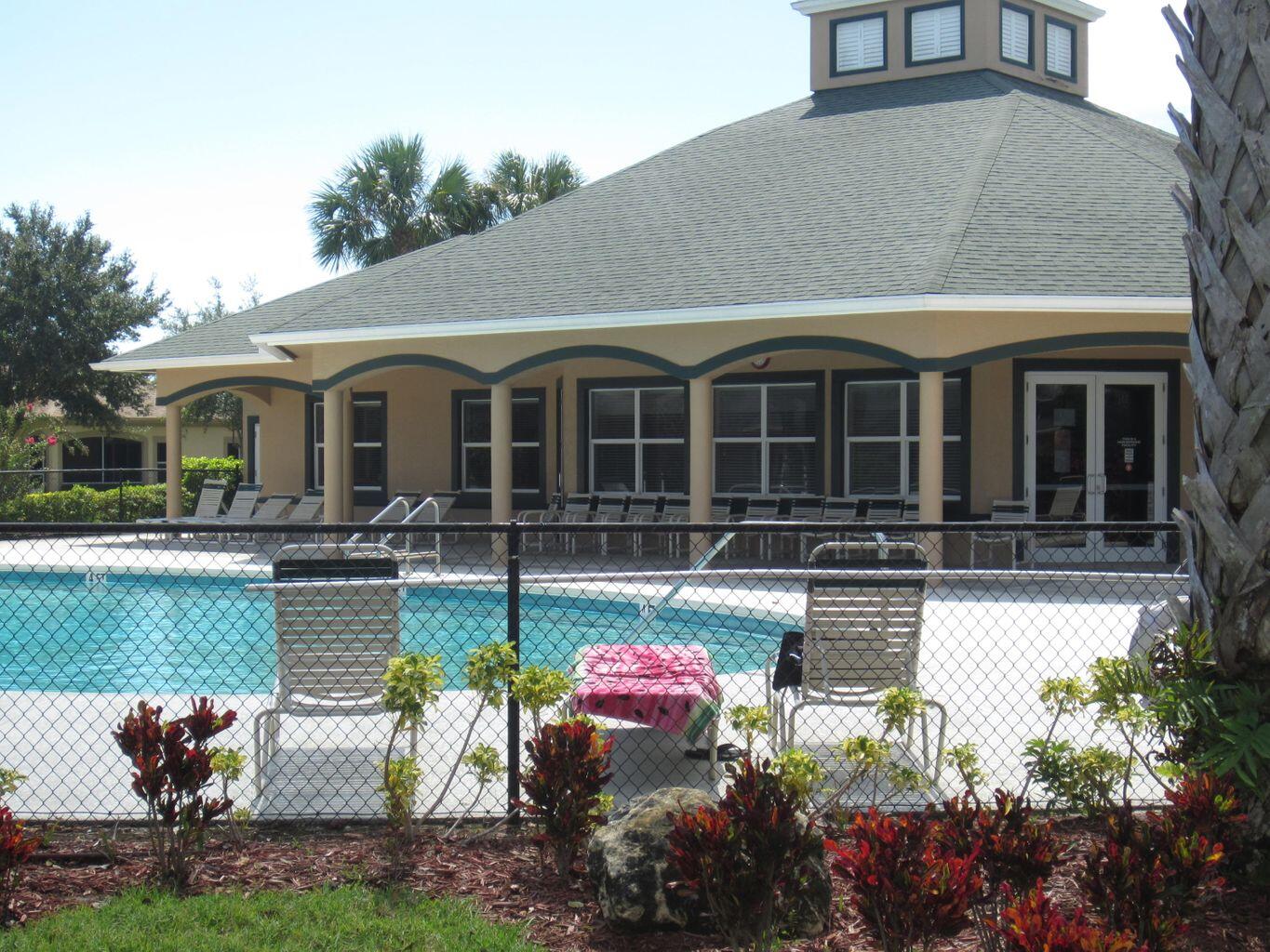 1813 Lakefront Boulevard, Unit B2 Fort Pierce, FL 34982 - Photo 23 of 25 Lakes pool