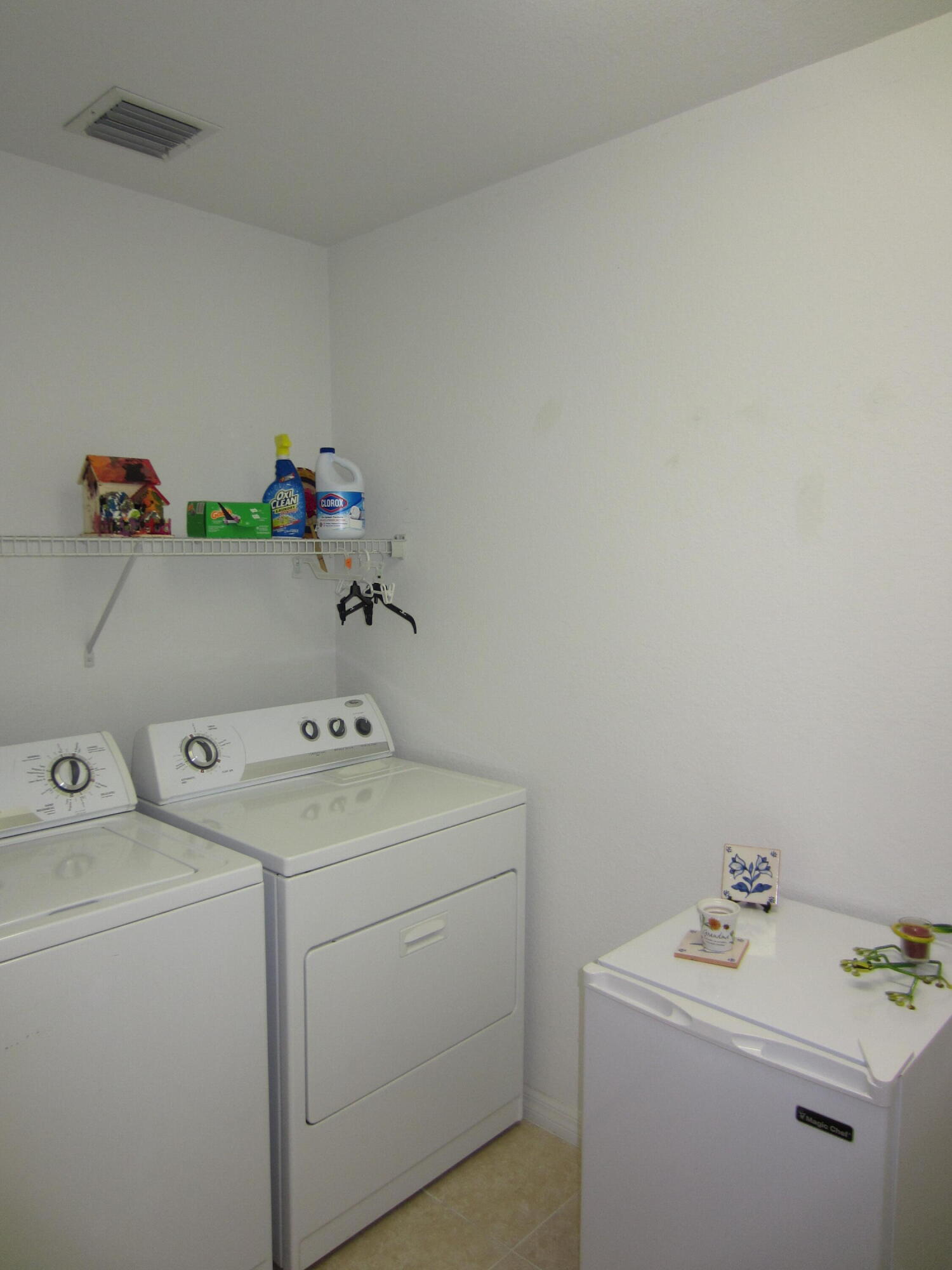 1813 Lakefront Boulevard, Unit B2 Fort Pierce, FL 34982 - Photo 3 of 25 IMG_2060