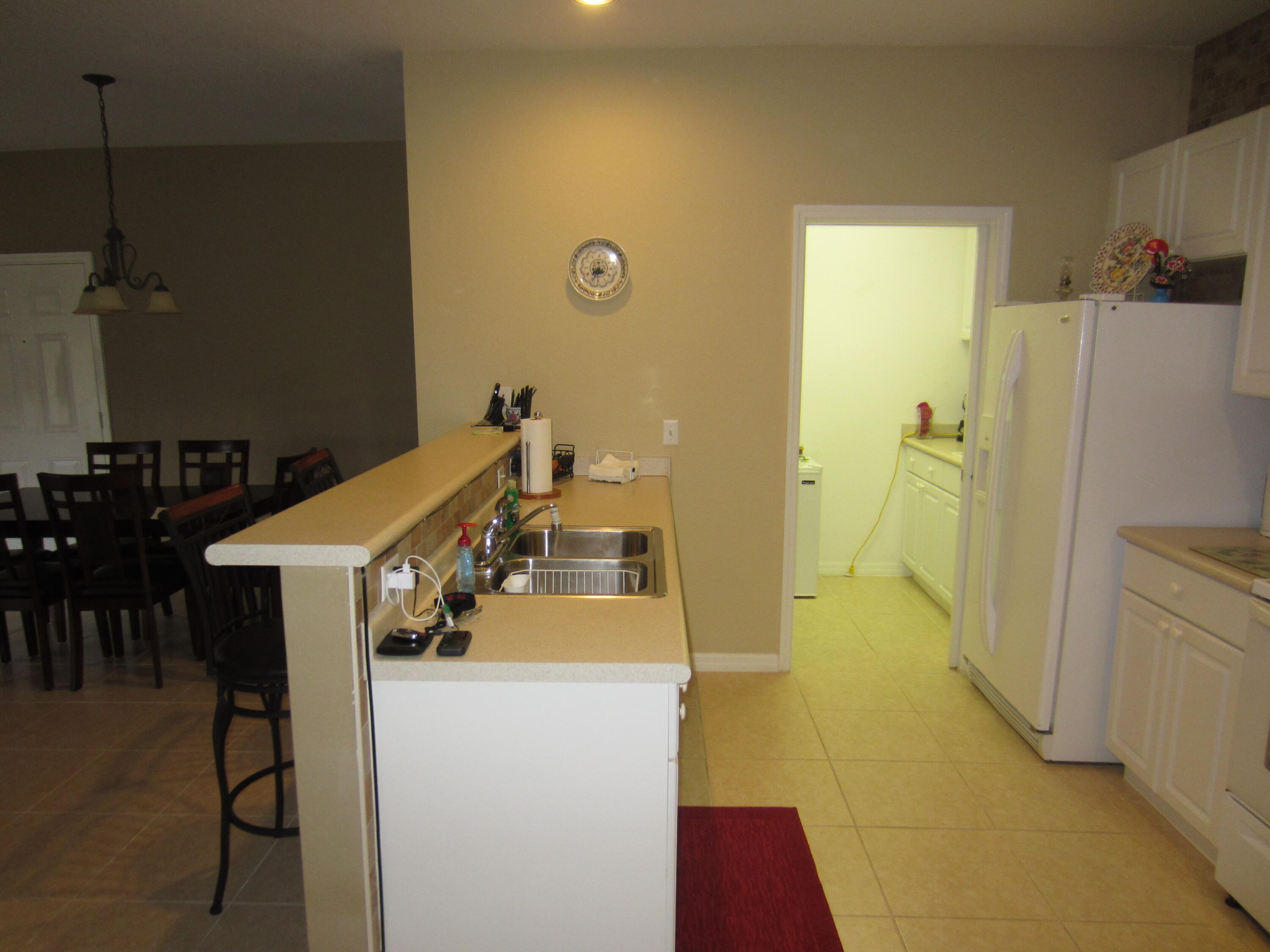 1813 Lakefront Boulevard, Unit B2 Fort Pierce, FL 34982 - Photo 6 of 25 IMG_2063