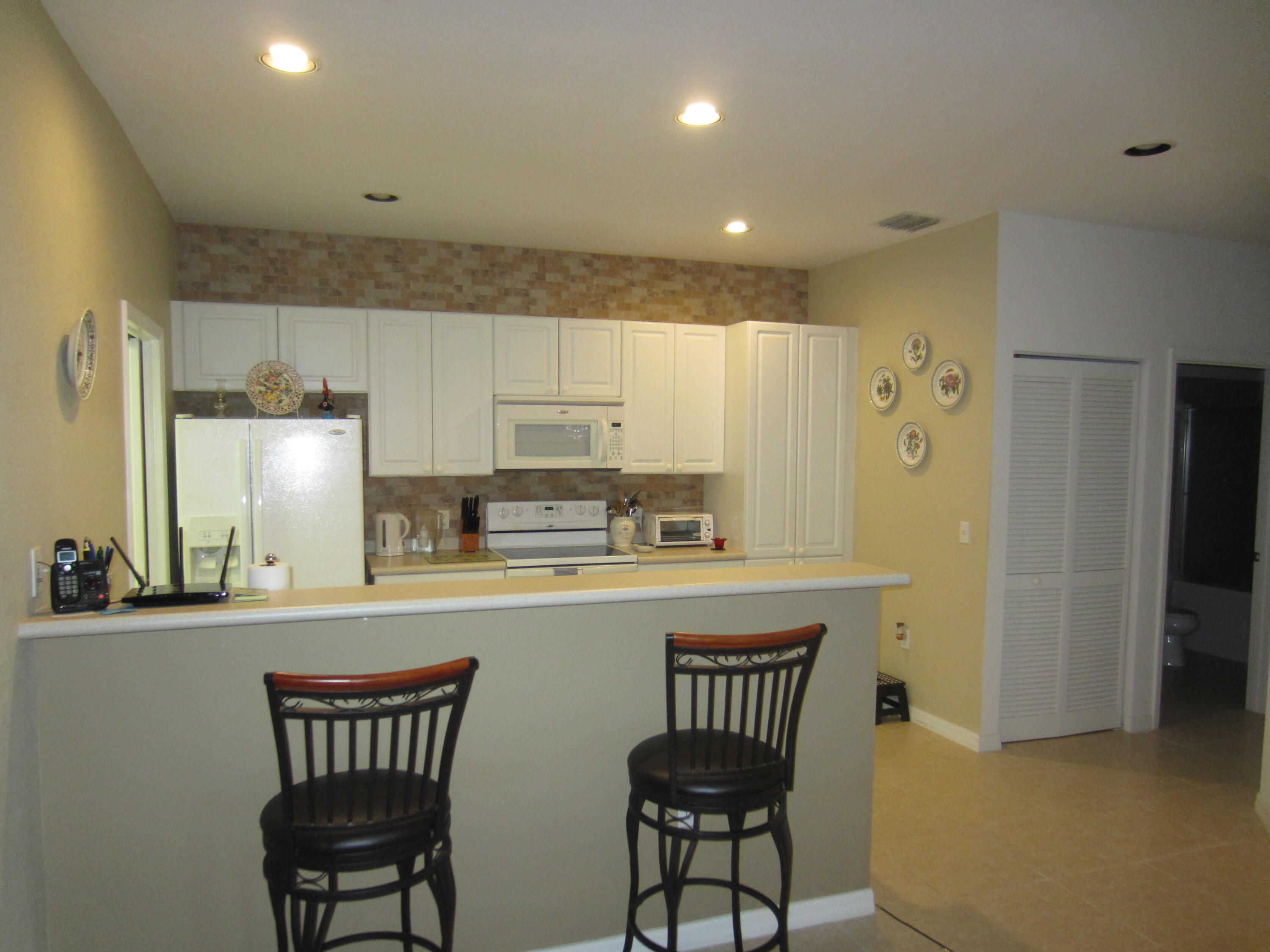 1813 Lakefront Boulevard, Unit B2 Fort Pierce, FL 34982 - Photo 7 of 25 IMG_2064