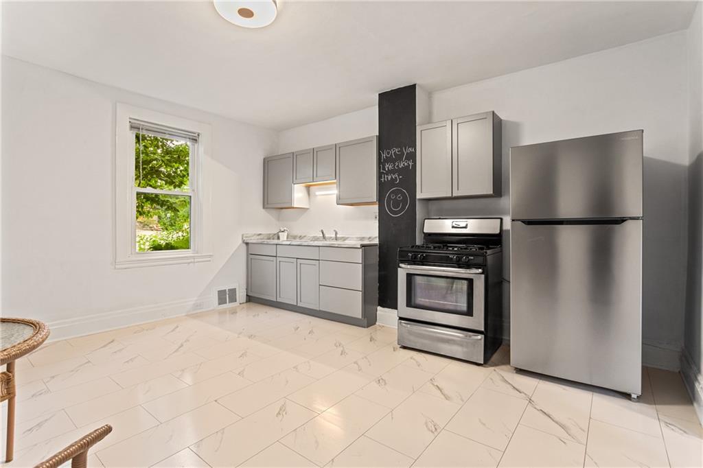 14 East Roseridge Street Pittsburgh, PA 15202 - Photo 8 of 23 Gallery Image 8