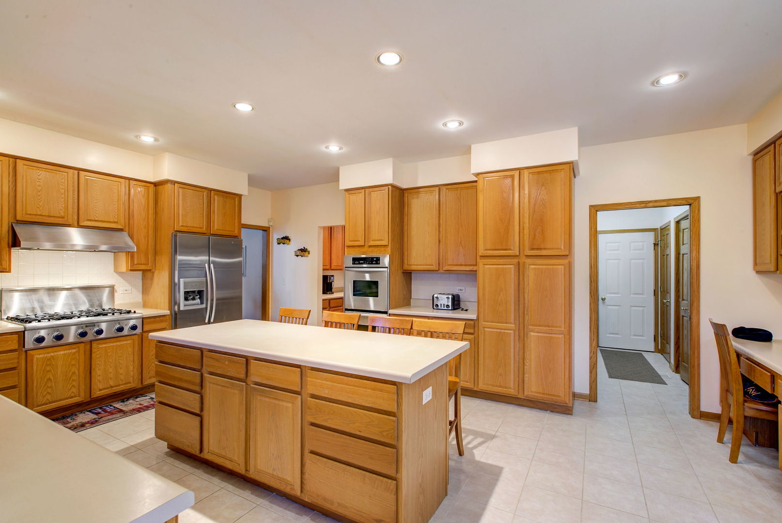 206 Meier Road Arlington Heights, IL 60005 - Photo 14 of 42 a kitchen with stainless steel appliances a refrigerator stove and cabinets
