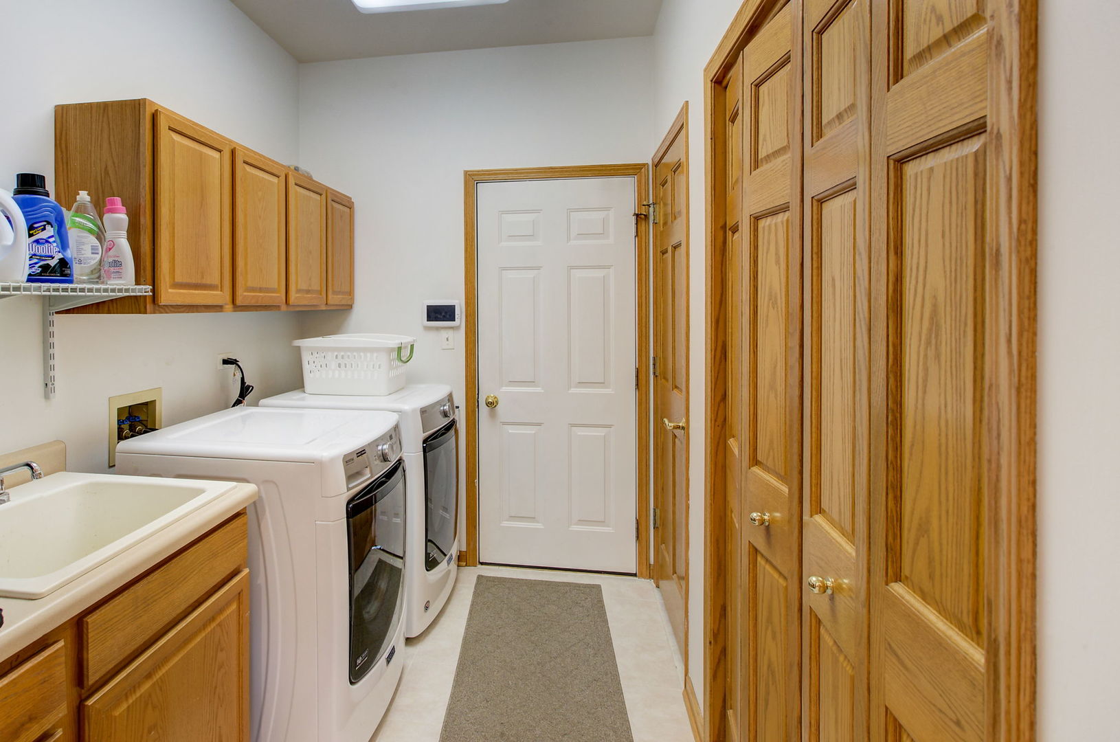 206 Meier Road Arlington Heights, IL 60005 - Photo 19 of 42 a utility room with a sink a washer and dryer