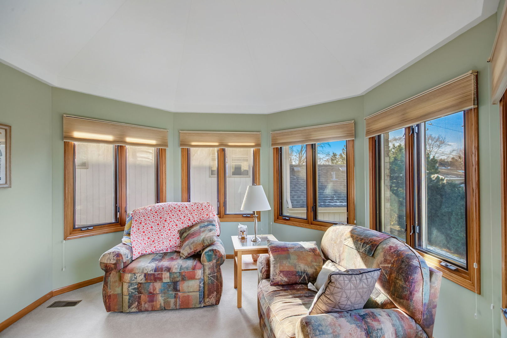 206 Meier Road Arlington Heights, IL 60005 - Photo 26 of 42 a living room with furniture and large windows