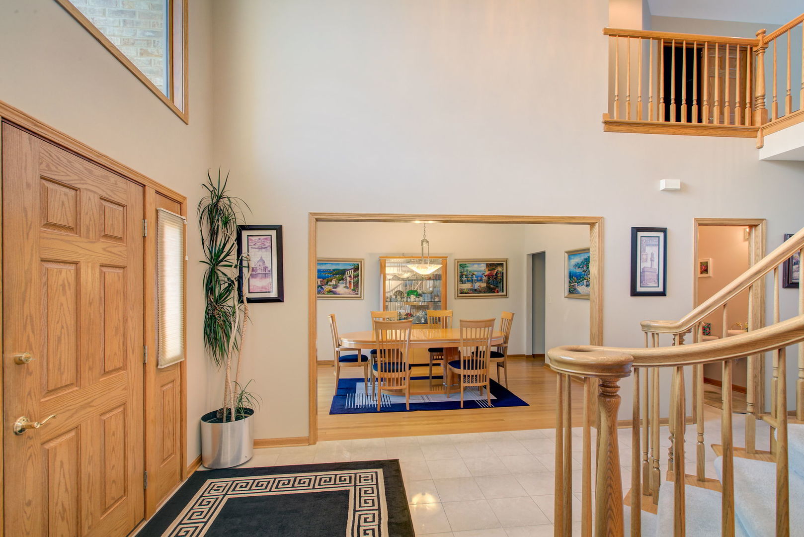 206 Meier Road Arlington Heights, IL 60005 - Photo 7 of 42 a view of a livingroom with furniture and floor to ceiling window