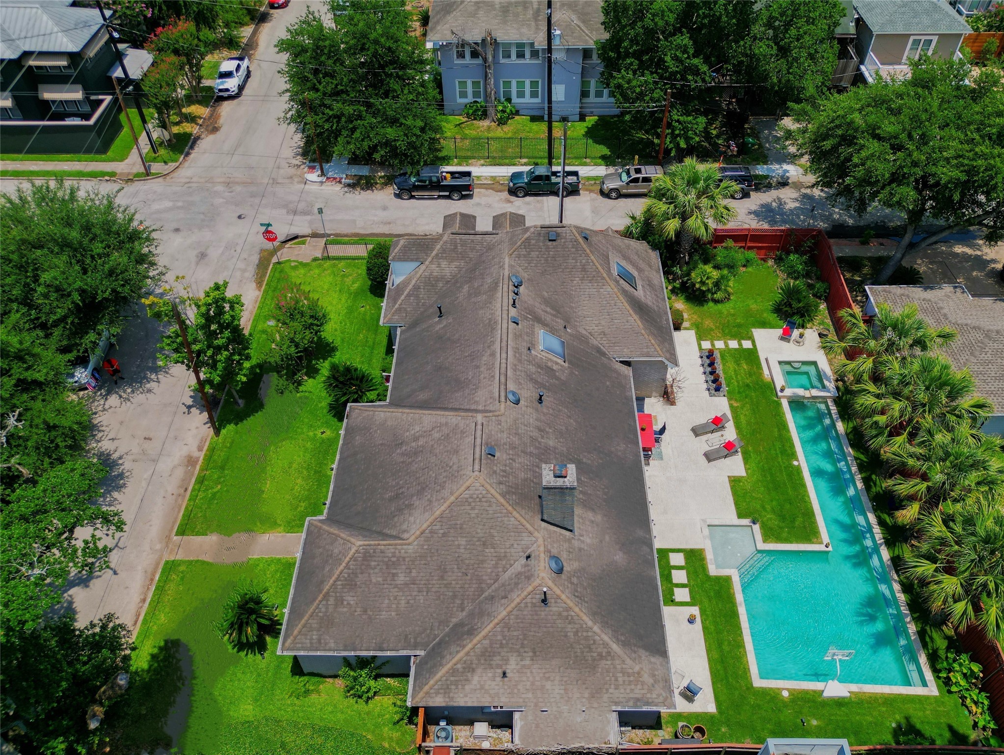 4401 Roseland Street Houston, TX 77006 - Photo 45 of 46 RARE Wide, 10,000 square foot corner lot in very quiet, no thru traffic Montrose / Museum District Neighborhood surrounded by historic homes and craftsman bungalows. NO ONE LOOKING INTO YOUR PRIVATE RESORT BACKYARD!