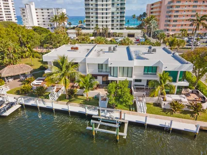 $2,195,000 | 2914 South Ocean Boulevard, Unit TH2, Highland Beach, FL 33487