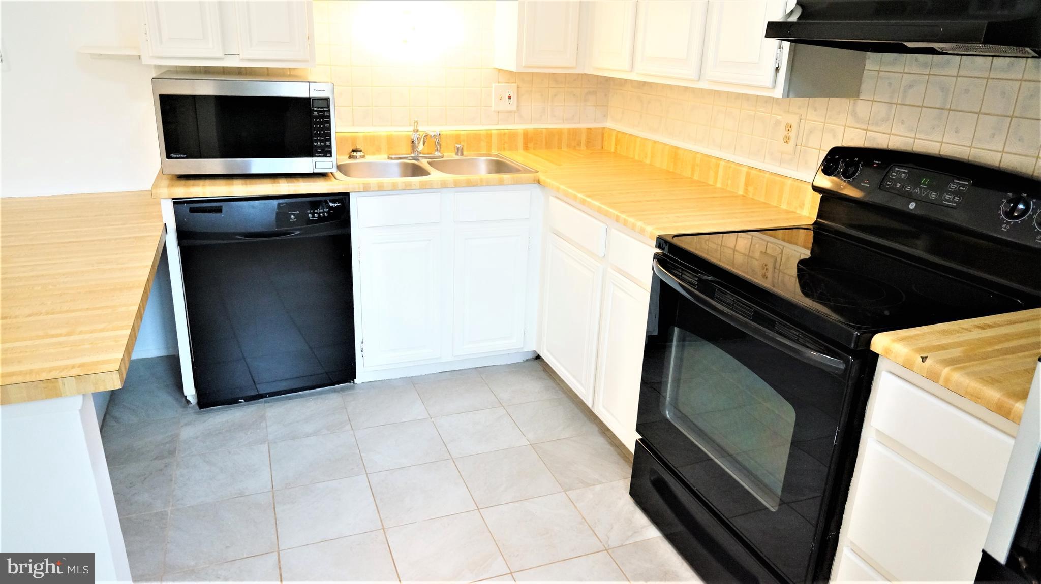 11539 Ivy Bush Court Reston, VA 20191 - Photo 8 of 30 Ceramic Tile Kitchen Floor