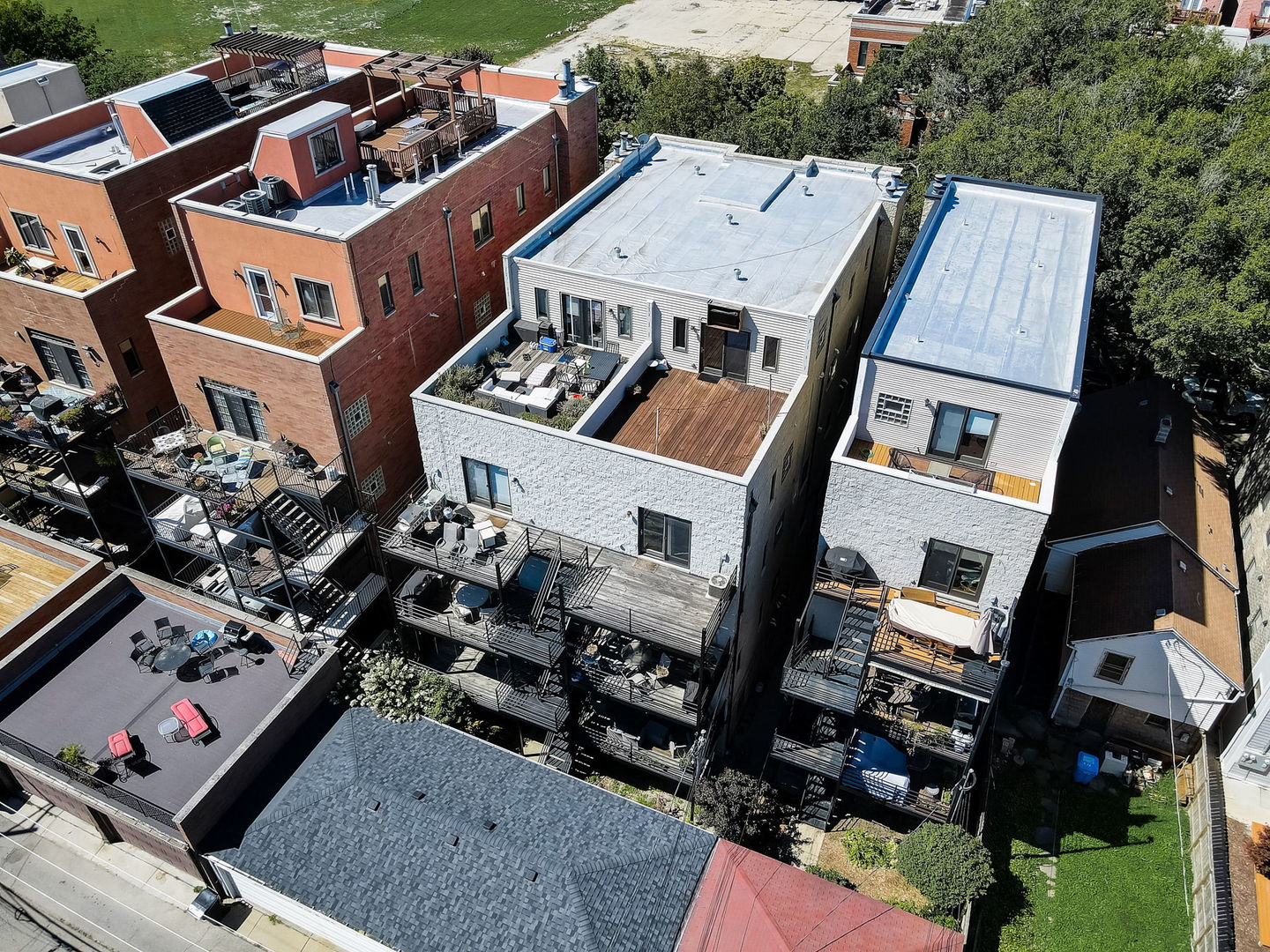 1367 North Mohawk Street, Unit 3N Chicago, IL 60610 - Photo 35 of 37 an aerial view of a house with parking space